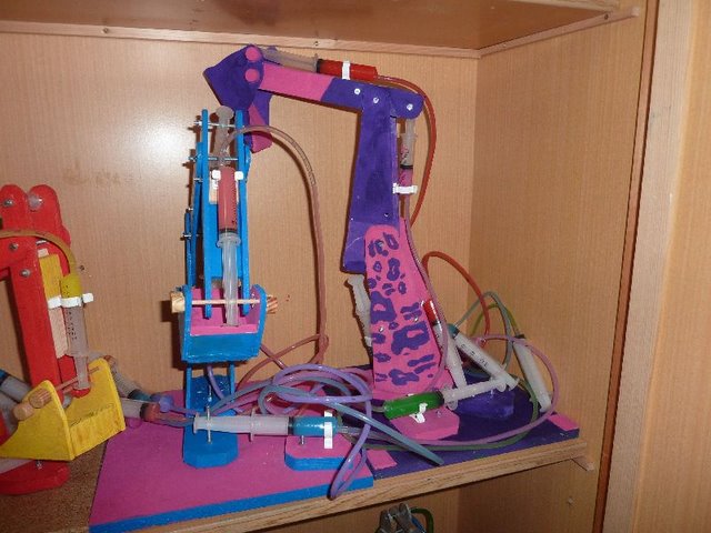 Actividades Gimp - Categoría: 3 ESO Brazo excavador hidráulico 209-10